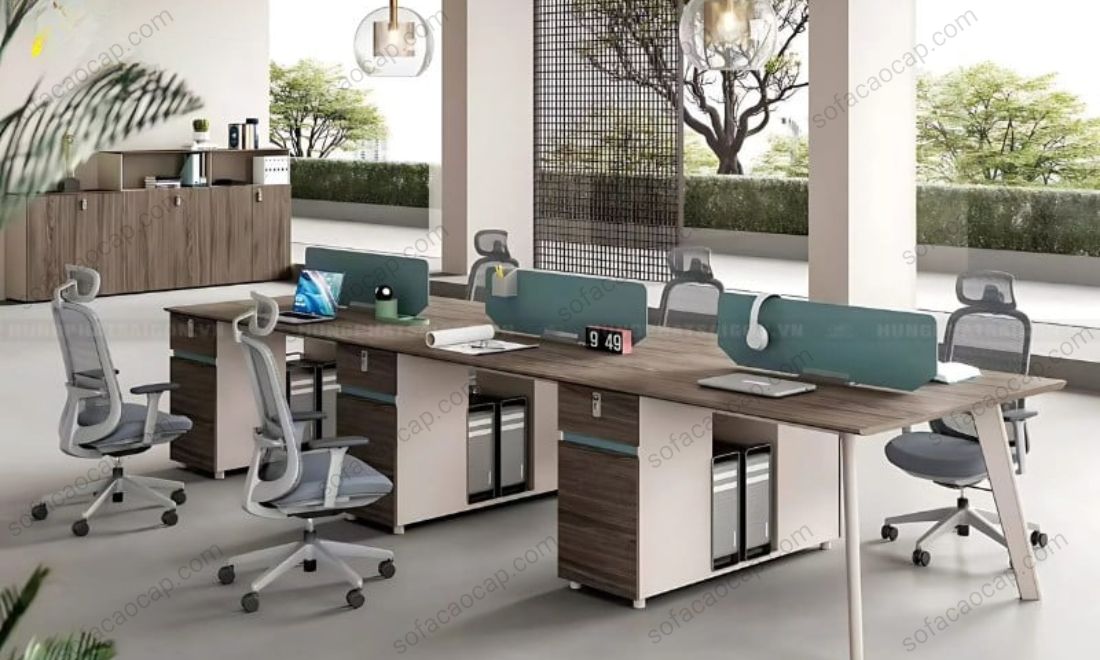 Bàn mặt gỗ mầu nâu, chân sắt có vách ngăn chắn ở giữa 