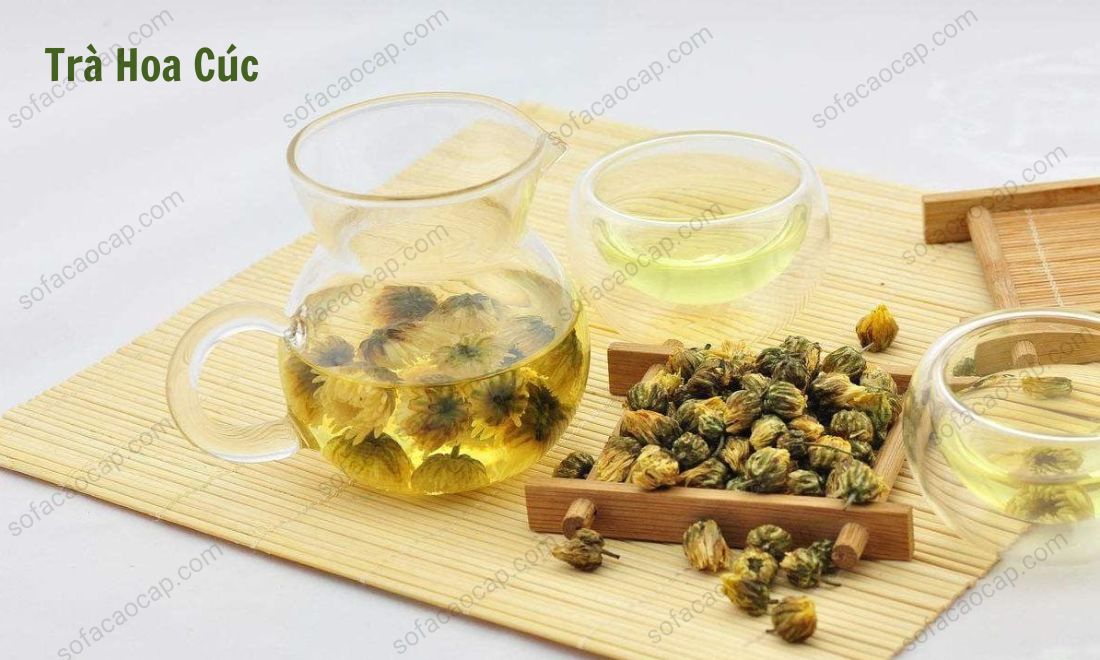 Một trong những cách trị đau họng rát cổ tại nhà hiệu quả cao đó là: Uống trà hoa cúc 