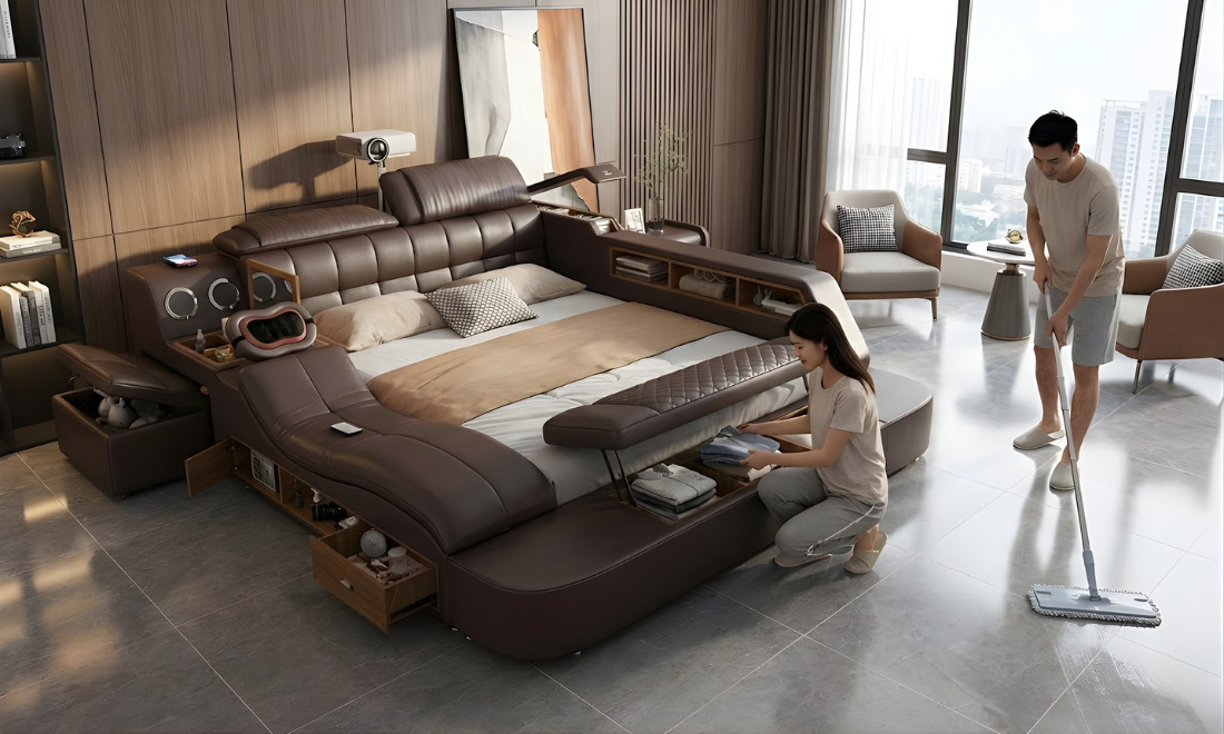 Chị My ở Bắc Ninh đang cất đồ vào hộc tủ đuôi giường GM36 