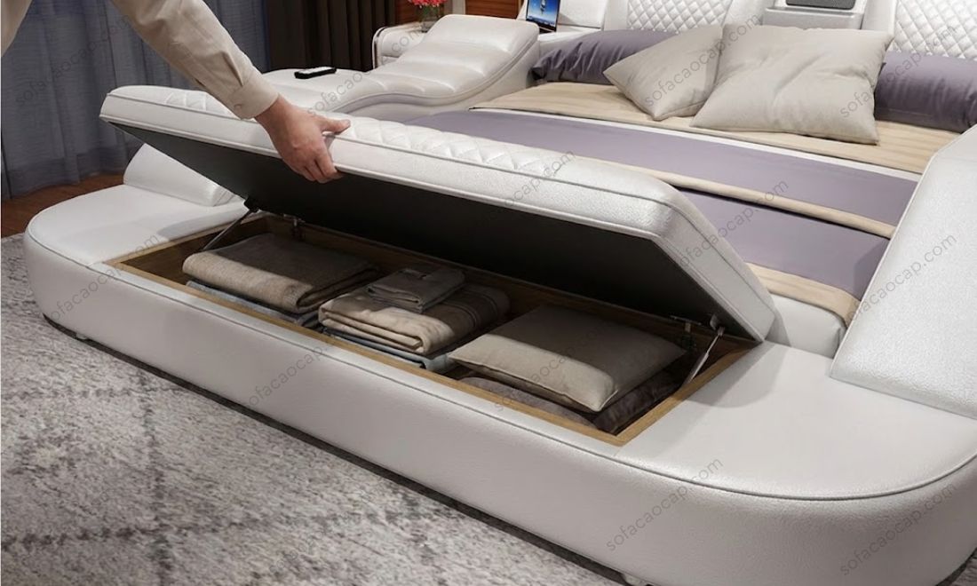 Hộc tủ đuôi giường trên giường massage GM048 là nơi lý tưởng để giấu gọn vỏ chăn ga, gối dự phòng hay máy sấy tóc,... chỉ trong 1 nốt nhạc.