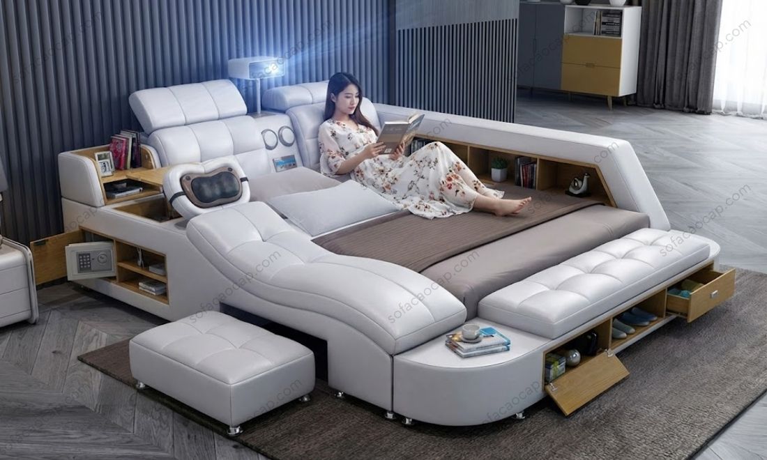 Hình ảnh thực tế khách hàng của Nội Thất Moda đang tựa lưng vào phần tựa đầu của giường