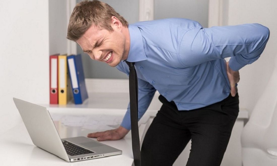 Nếu tình trạng đau lưng sau khi ngồi lâu diễn ra trong thời gian dài thì nó còn kéo theo nhiều rủi ro mà bạn không thể ngờ được 