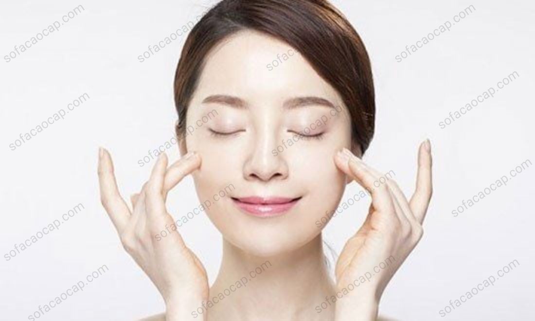 Các bước massage mặt đơn giản còn mang lại nhiều lợi ích cho làn da như: đào thải độc tố, hạn chế mụn, làm mờ sẹo, vết thâm,...